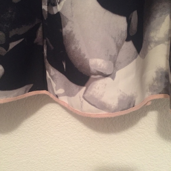 Mossimo Women’s skirt abstract floral print size 2 - Picture 6 of 8